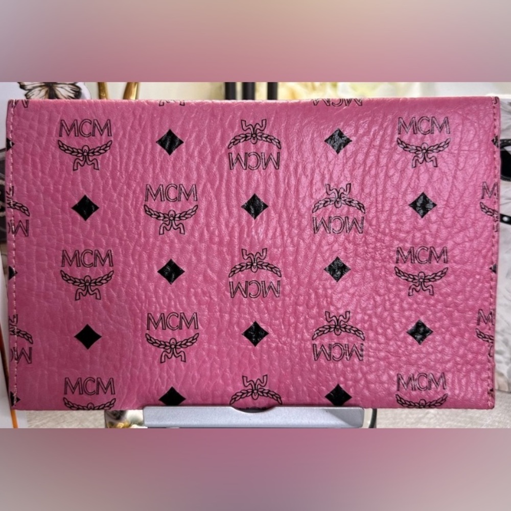 MCM Pink Logo Envelope Clutch - Picture 2 of 7